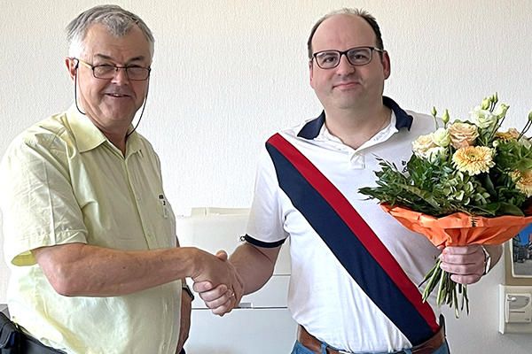Seit 30 Jahren bei Etiketten am Ball -Betriebsjubilar Alexander Brenk bereits Azubi im Unternehmen Seit 30 Jahren bei Etiketten am Ball -Betriebsjubilar Alexander Brenk bereits Azubi im Unternehmen